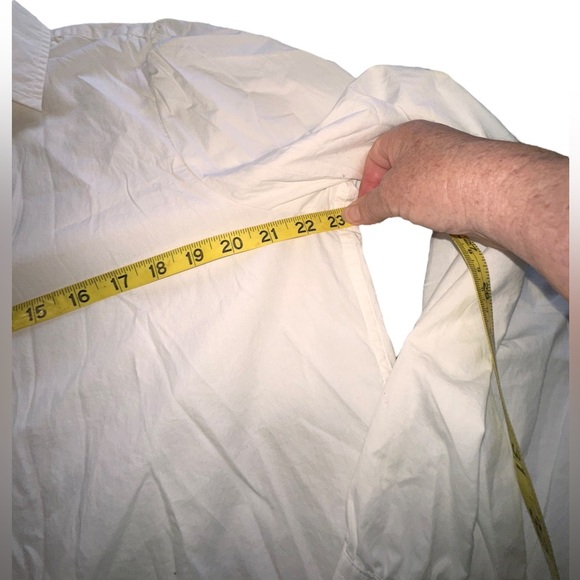 Gap Size XL white cotton button down. Women’s styling , relaxed fit. VGUC. - Picture 6 of 7